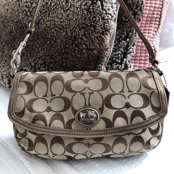 ✨SOLD✨ COACH Signature Canvas Khaki Small Shoulder Bag - 44014 - Picture 2 of 12